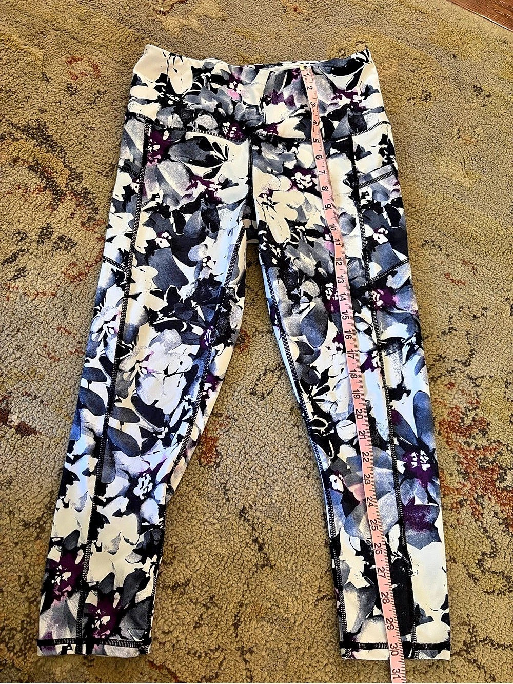Gaiam Floral Athletic Leggings in Purple & White Like New